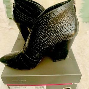 Vince Camuto black Joseph Monty Shiny 9.5 med